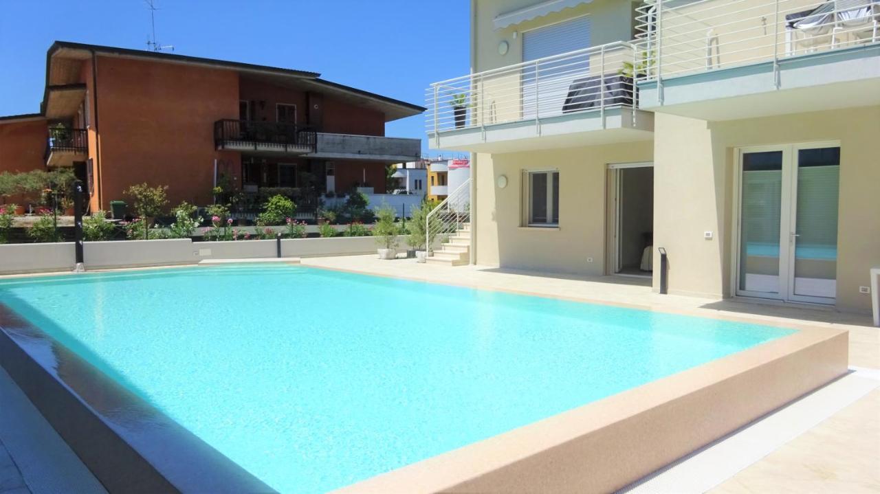 Holiday House Al Porto View Lake Peschiera del Garda Bagian luar foto