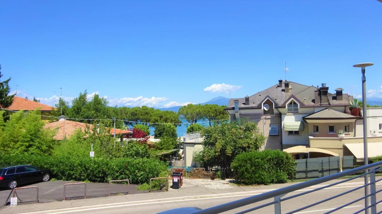 Holiday House Al Porto View Lake Peschiera del Garda Bagian luar foto