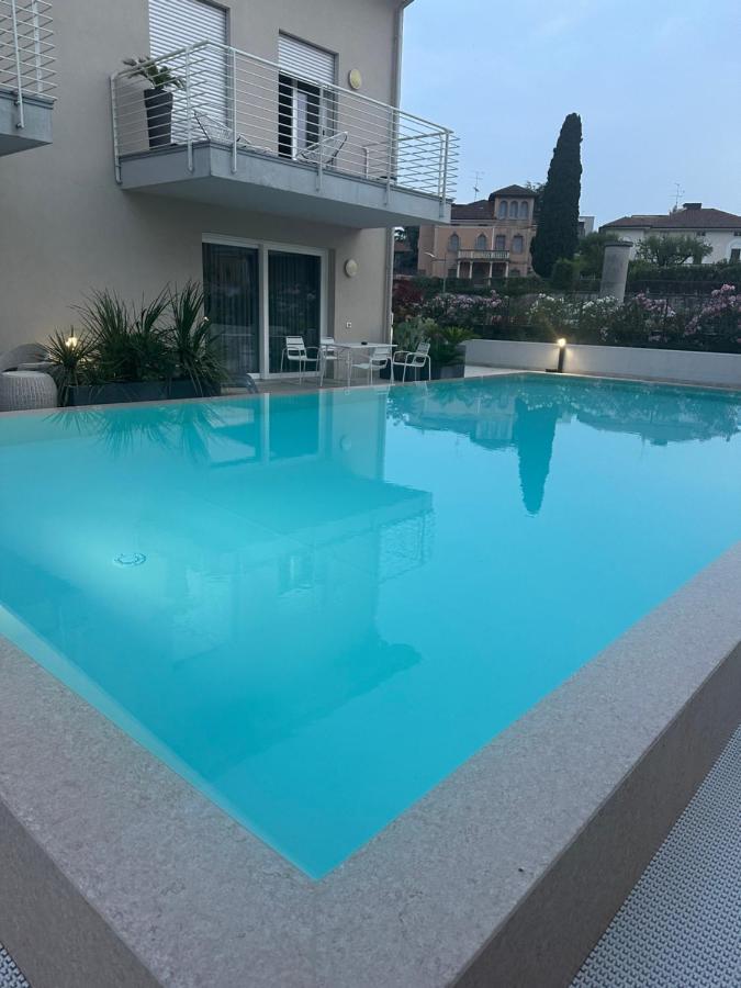 Holiday House Al Porto View Lake Peschiera del Garda Bagian luar foto