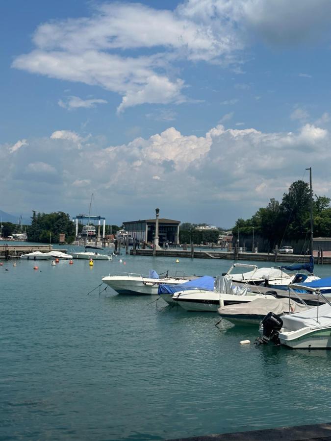 Holiday House Al Porto View Lake Peschiera del Garda Bagian luar foto