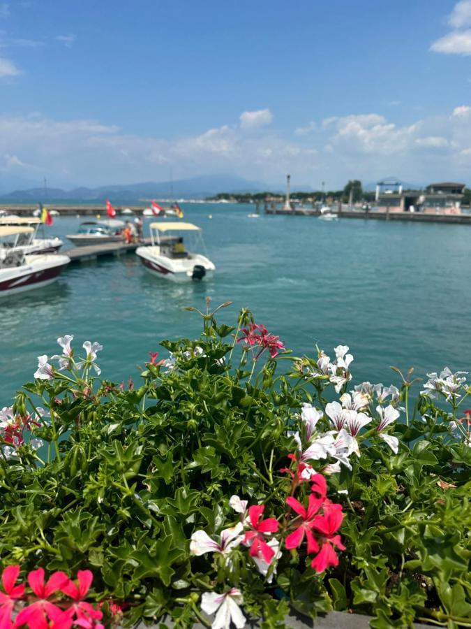 Holiday House Al Porto View Lake Peschiera del Garda Bagian luar foto